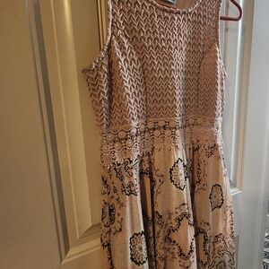 Elegant Sleeveless Patterned Dress